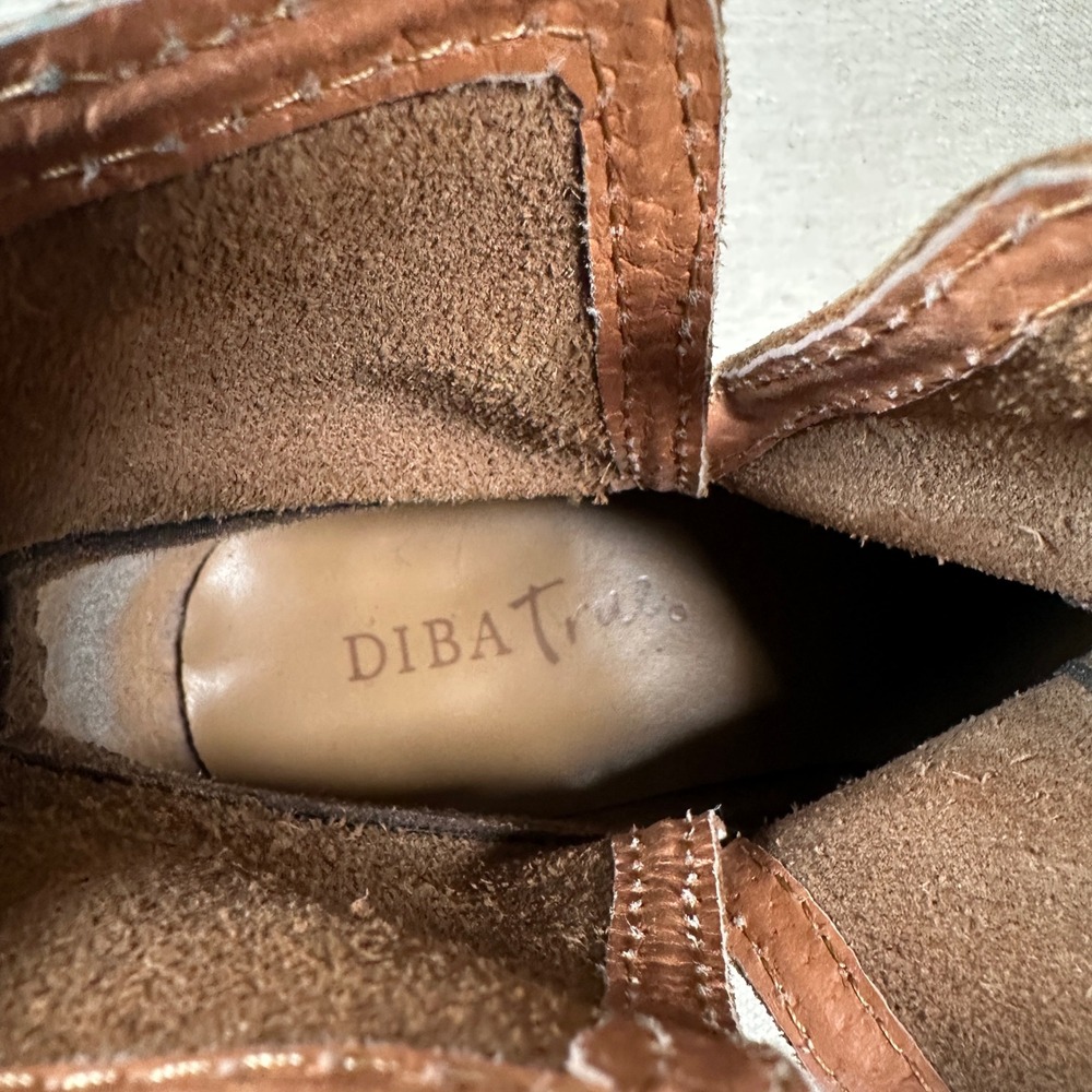 Diba True Walnut Grove White Distressed Crackle Leather Western Ankle Boots 9 - Picture 9 of 9